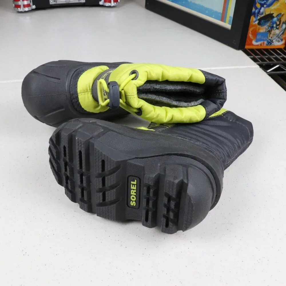 Sorel Snow Boots Child Size 6 Neon Green NV1881
